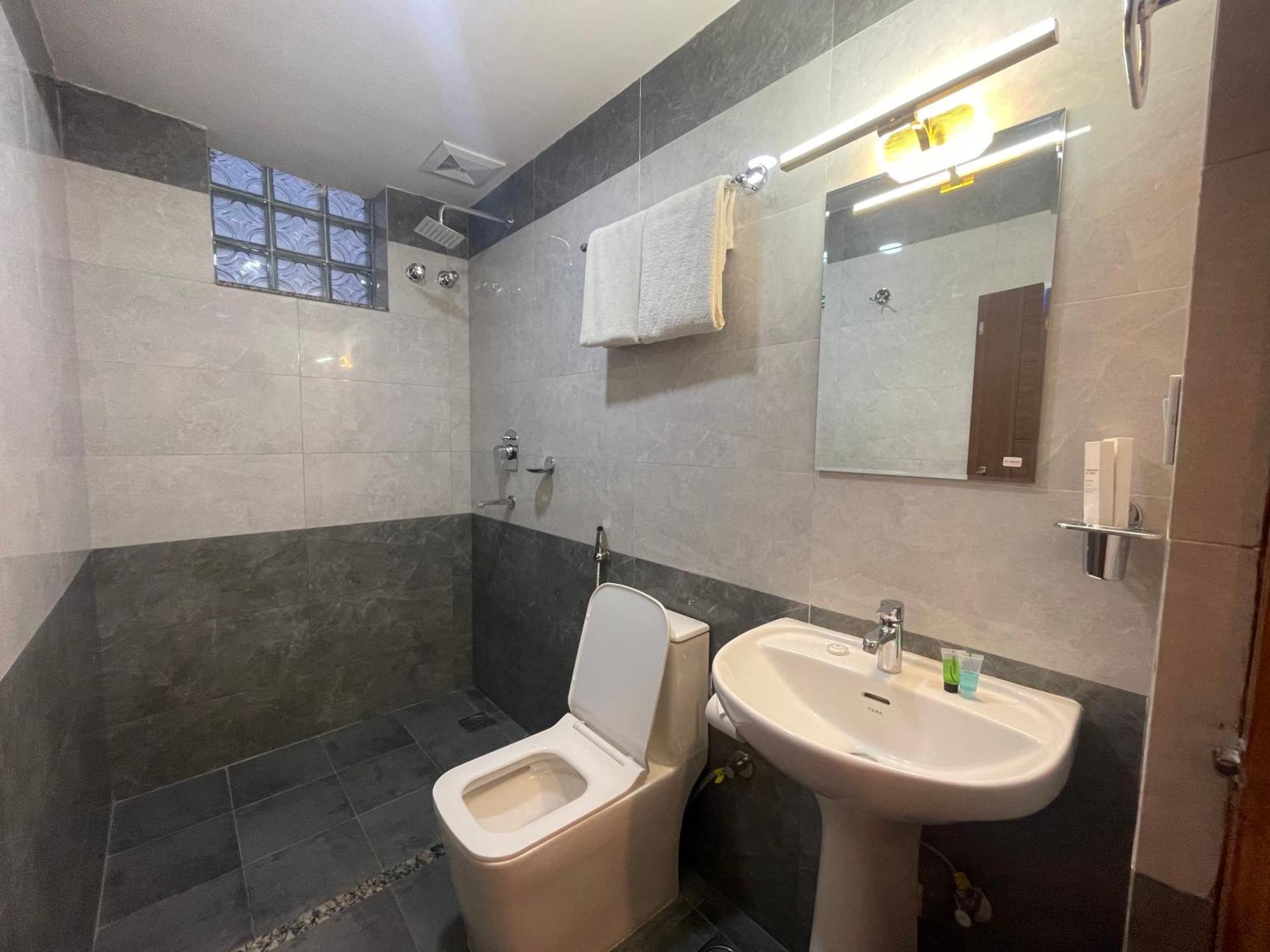 Little Buddha Inn Катманду Екстериор снимка