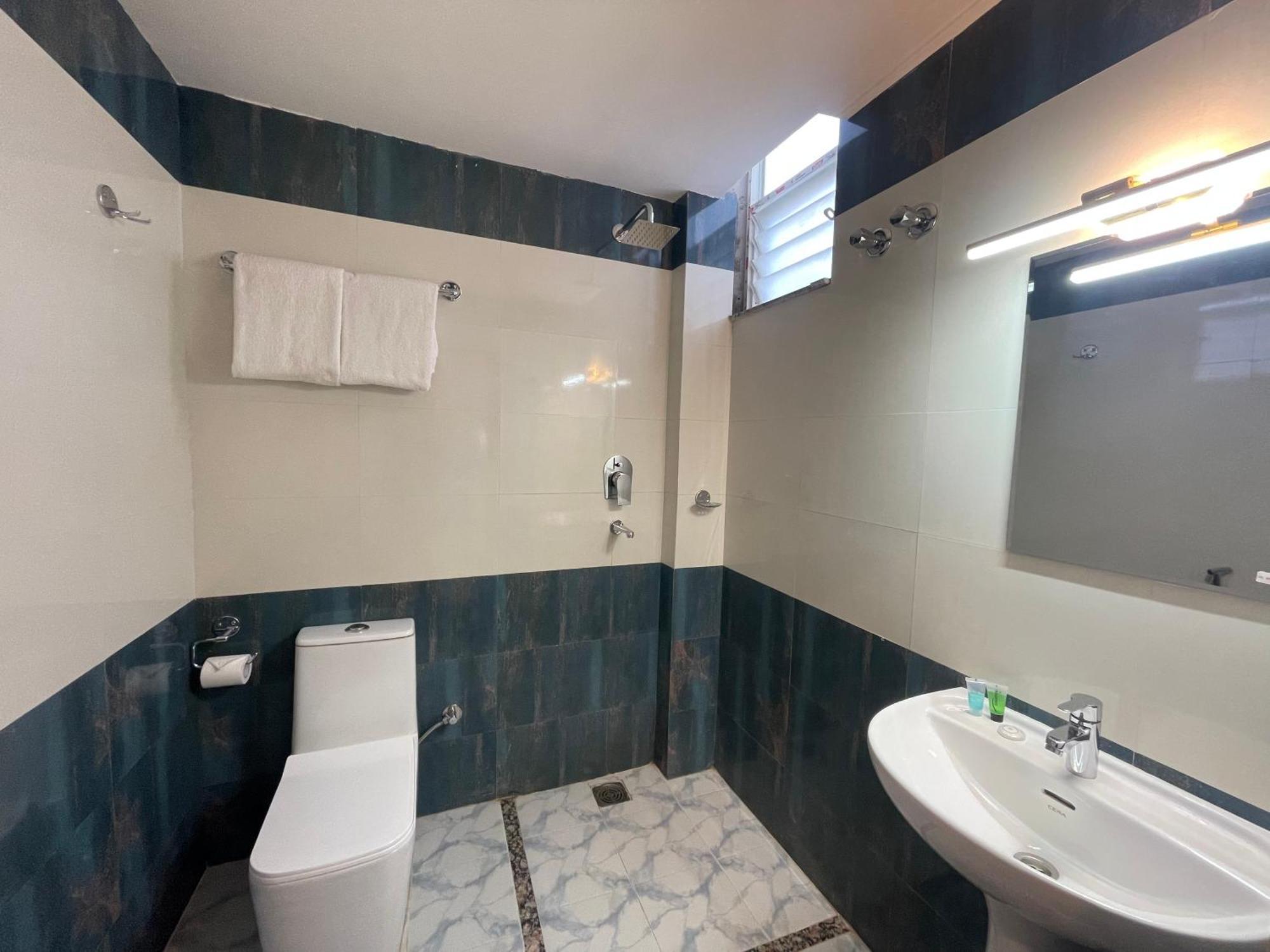 Little Buddha Inn Катманду Екстериор снимка